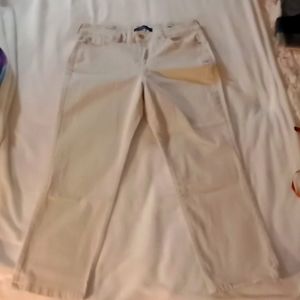 Bandolina Mandie Pants Size 12 P. Short Cream Color